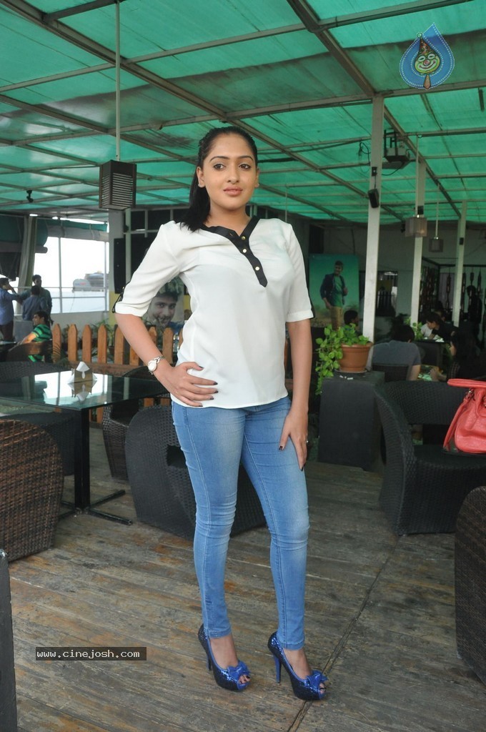 Anjana Deshpande Pics - 46 / 72 photos