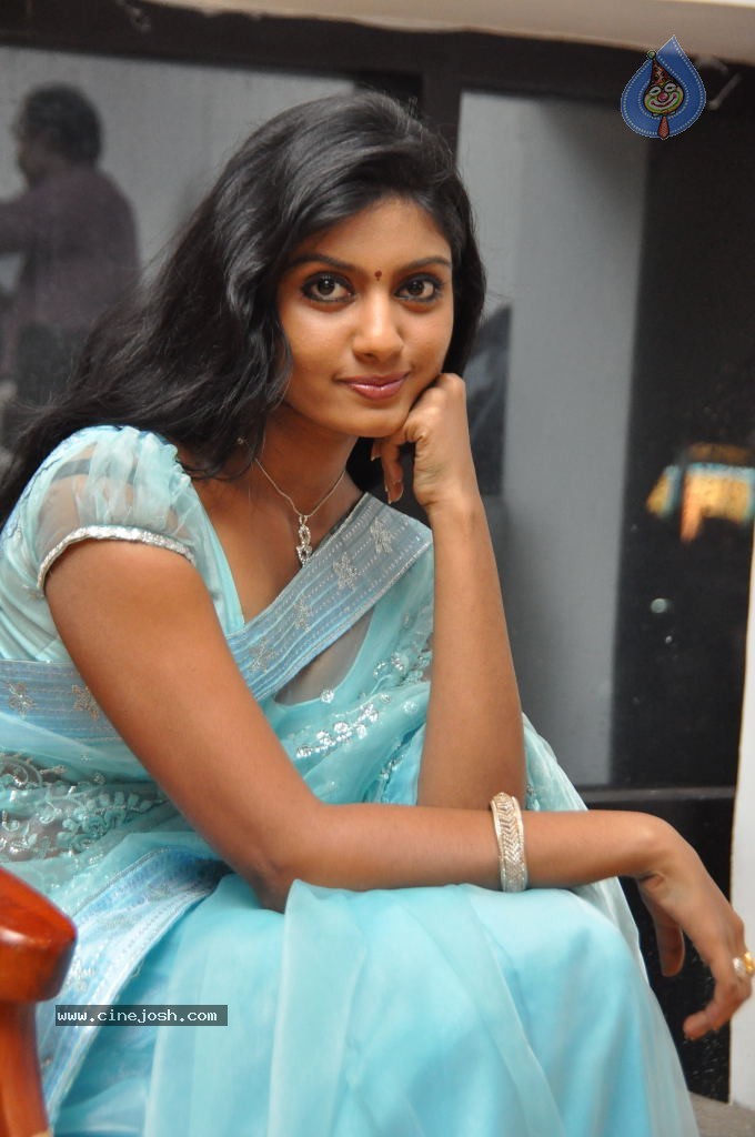 Anjana Hot Pics - 17 / 50 photos