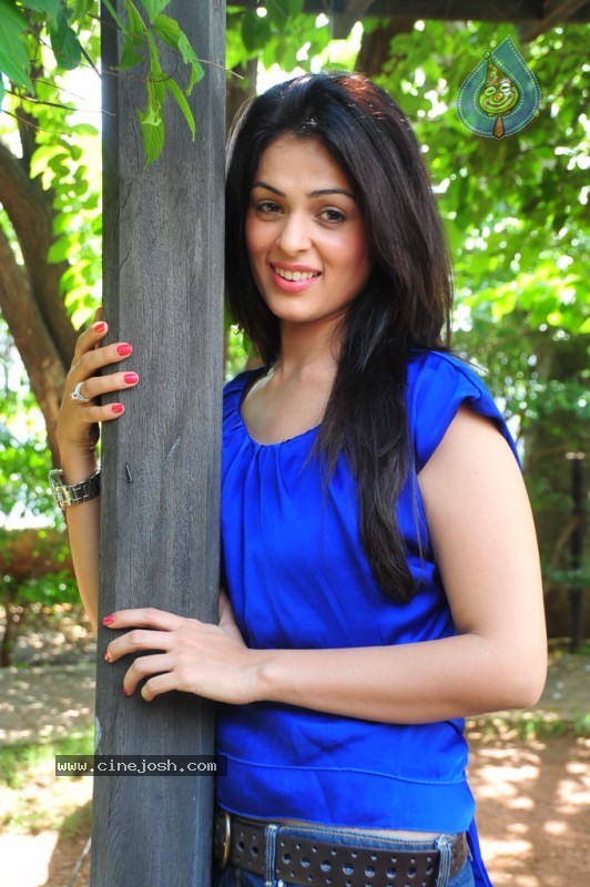 Anjana Sukhani Gallery - 42 / 49 photos