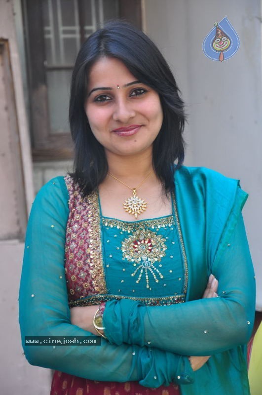 Anju Asrani Stills - 6 / 46 photos