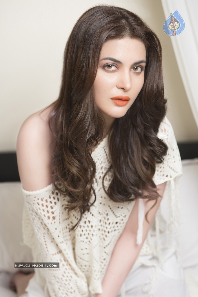 Ankita Shorey New Stills - 16 / 18 photos