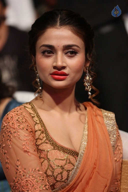 Ankita Shrivastava Latest Pics - 17 / 42 photos