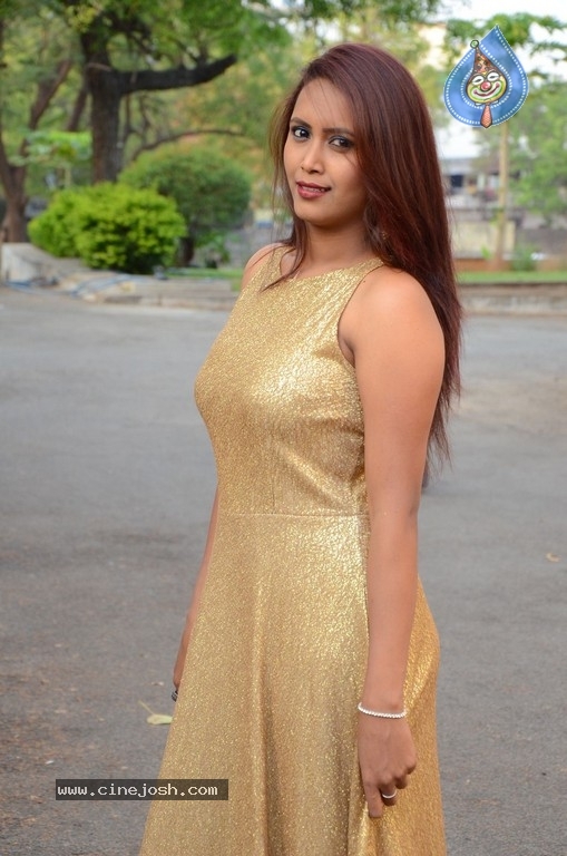 Anu Gallery - 12 / 21 photos