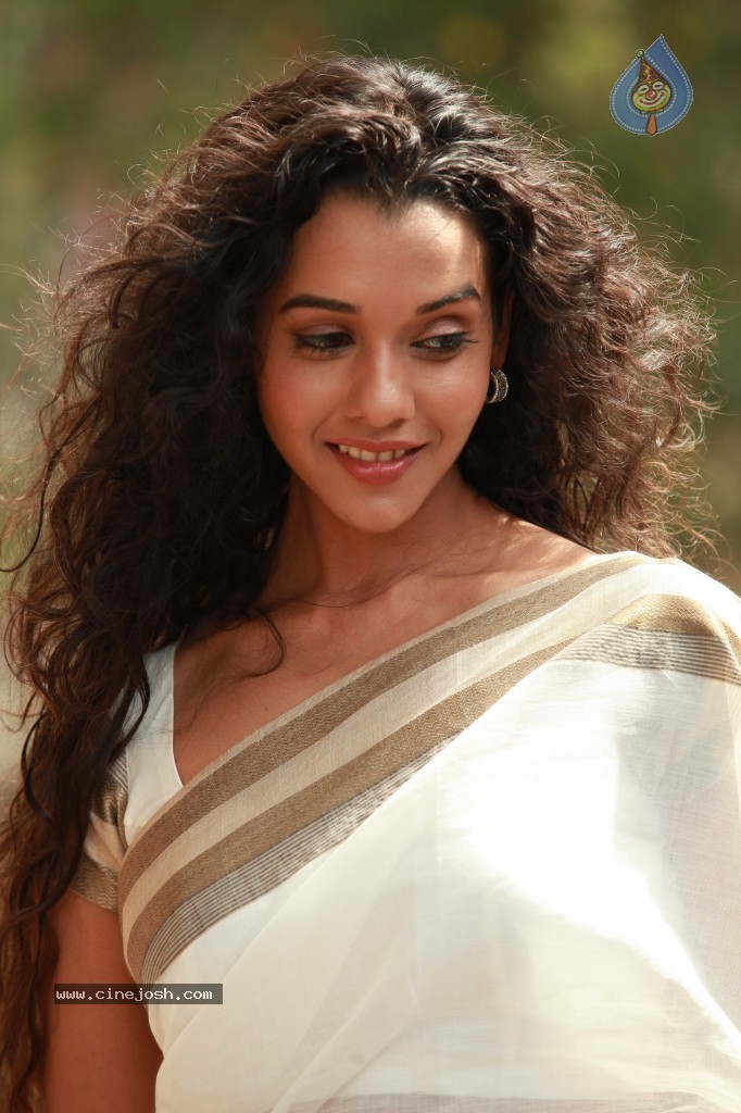 Anu Priya New Gallery - 8 / 23 photos