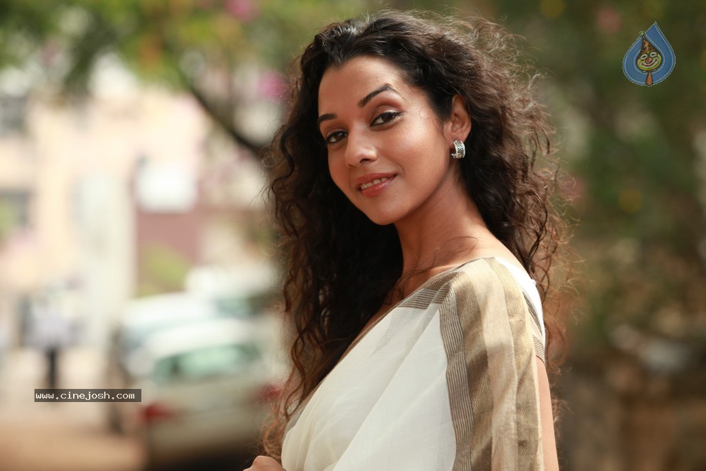 Anu Priya New Gallery - 17 / 23 photos