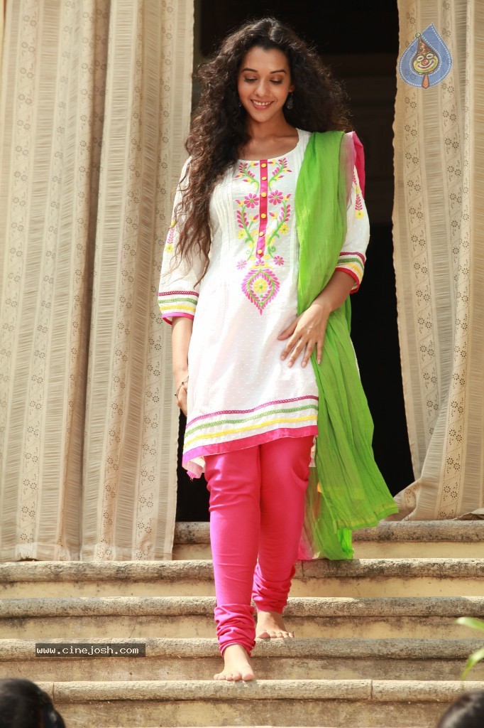 Anu Priya New Gallery - 19 / 23 photos