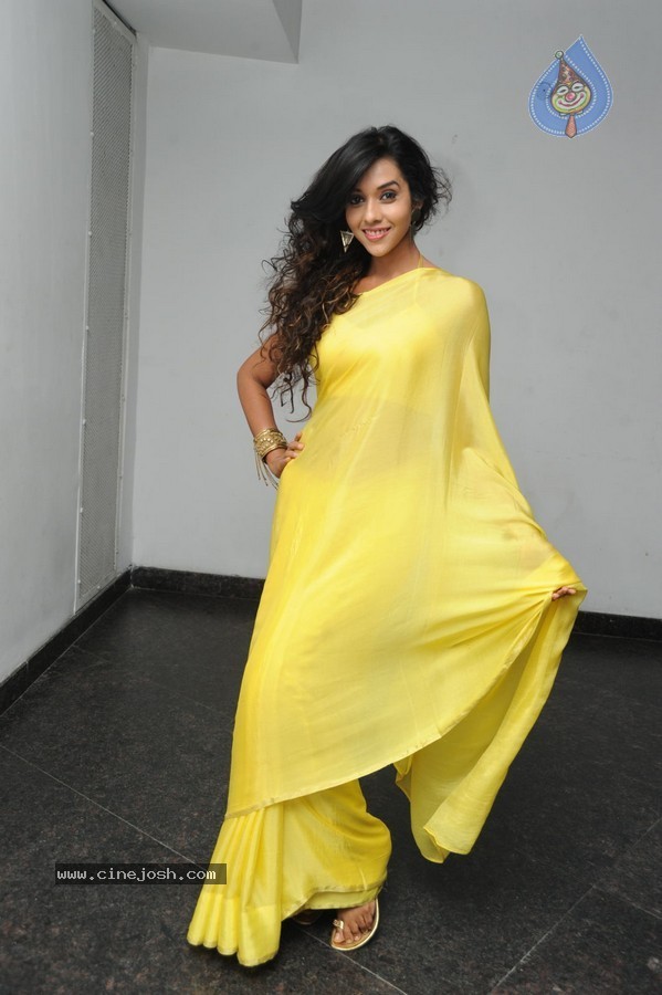 Anu Priya New Stills - 15 / 39 photos