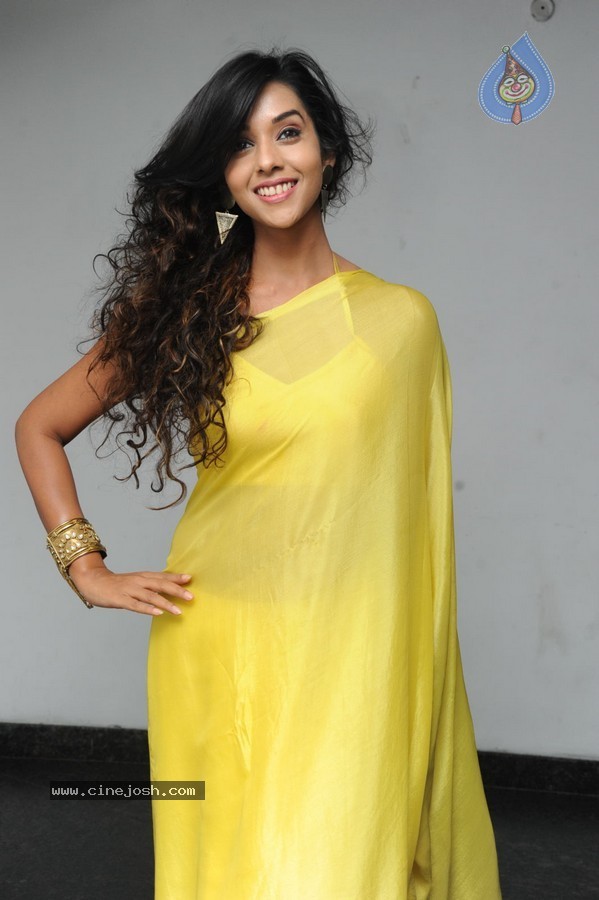 Anu Priya New Stills - 23 / 39 photos