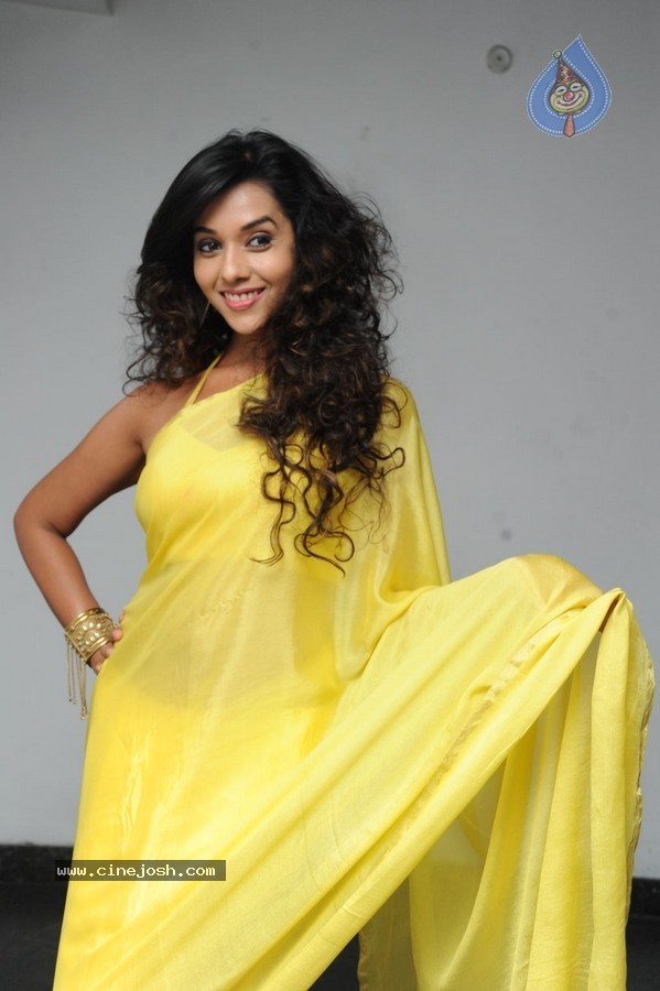 Anu Priya New Stills - 28 / 39 photos