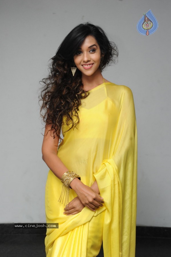 Anu Priya New Stills - 35 / 39 photos