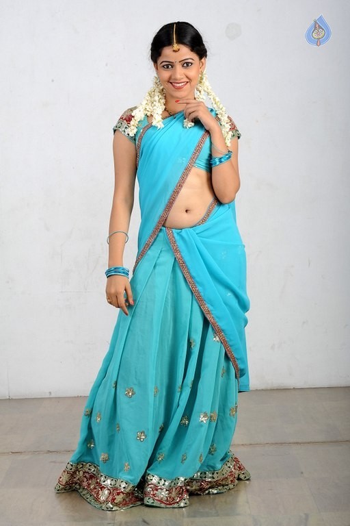 Anu Upadhaya Photos - 4 / 19 photos