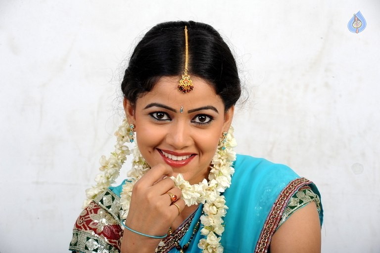 Anu Upadhaya Photos - 10 / 19 photos