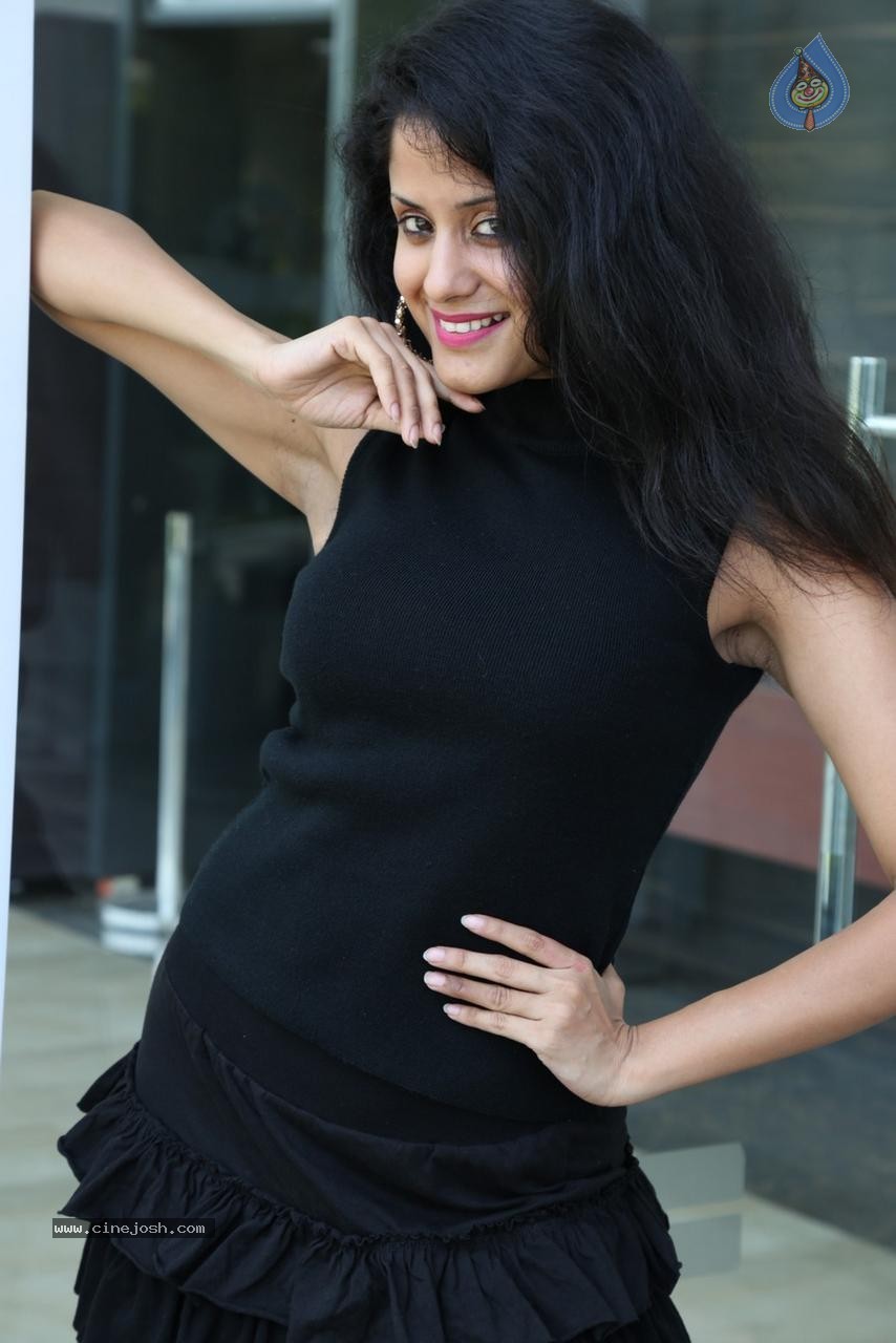 Anukriti Latest Photos - 31 / 47 photos