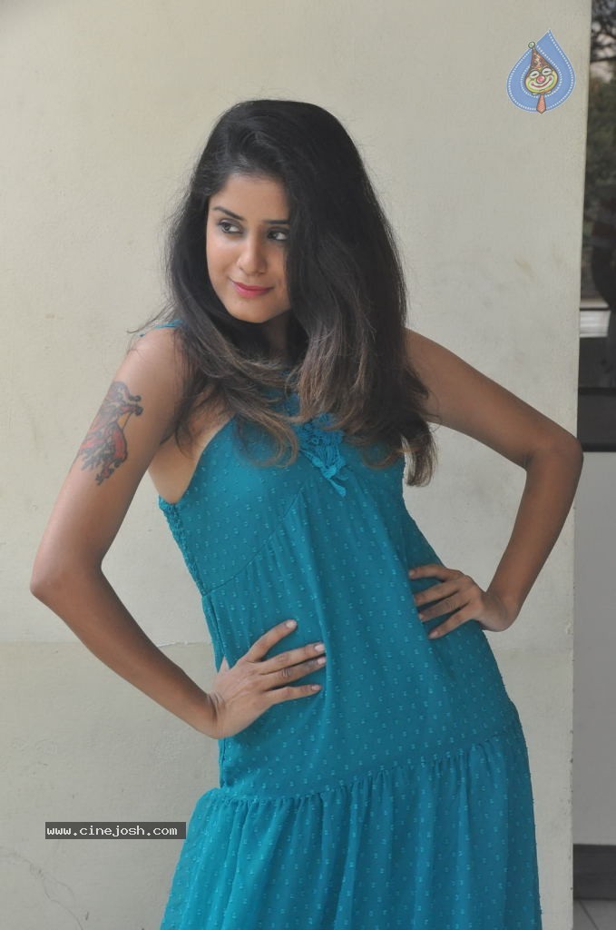 Anukriti Stills - 7 / 53 photos