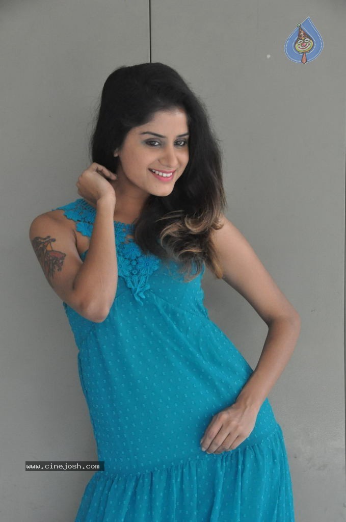 Anukriti Stills - 10 / 53 photos