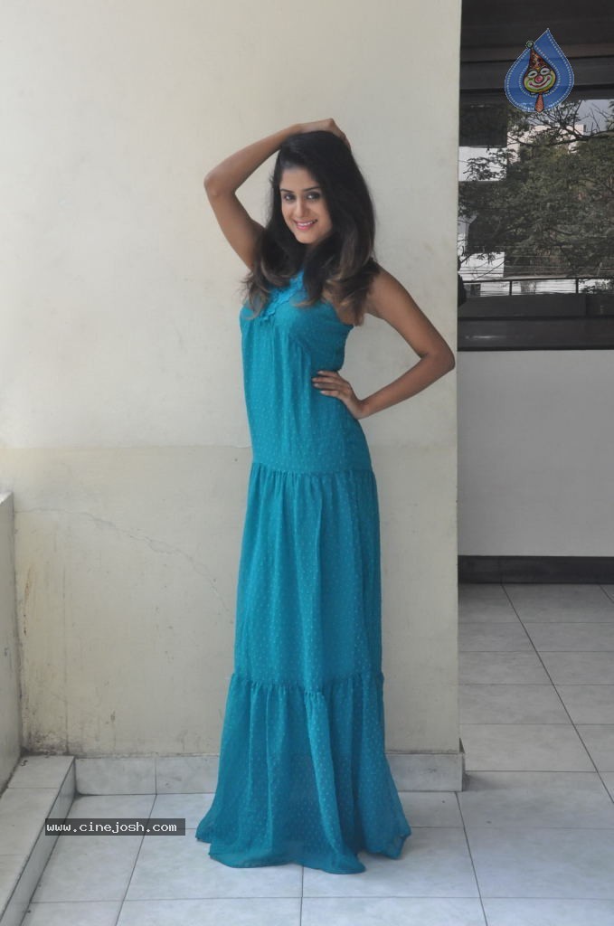 Anukriti Stills - 19 / 53 photos