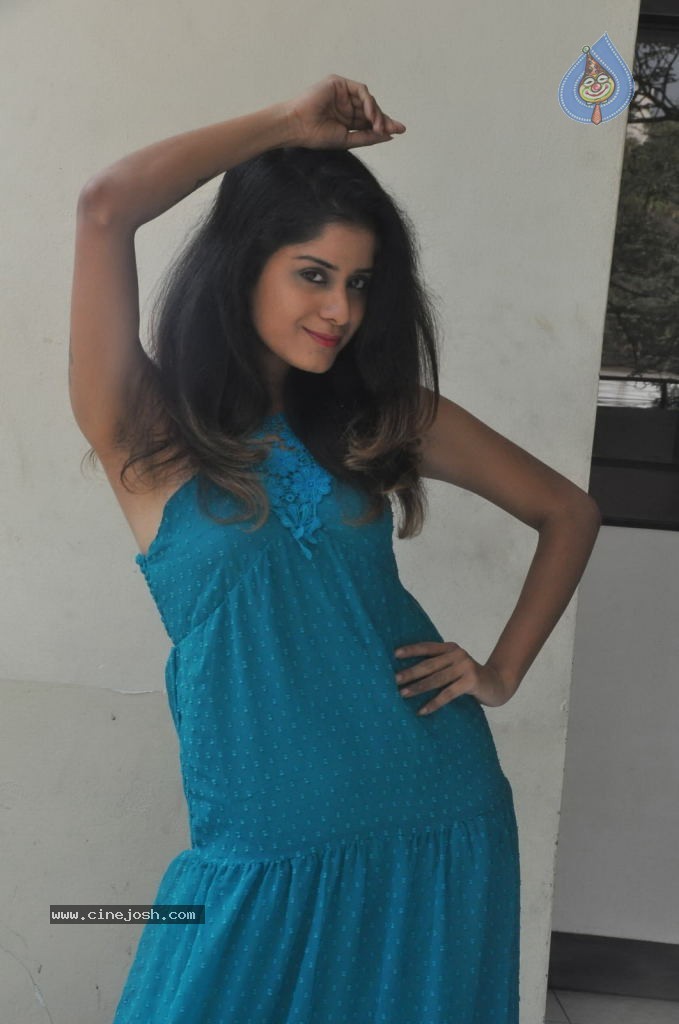 Anukriti Stills - 41 / 53 photos