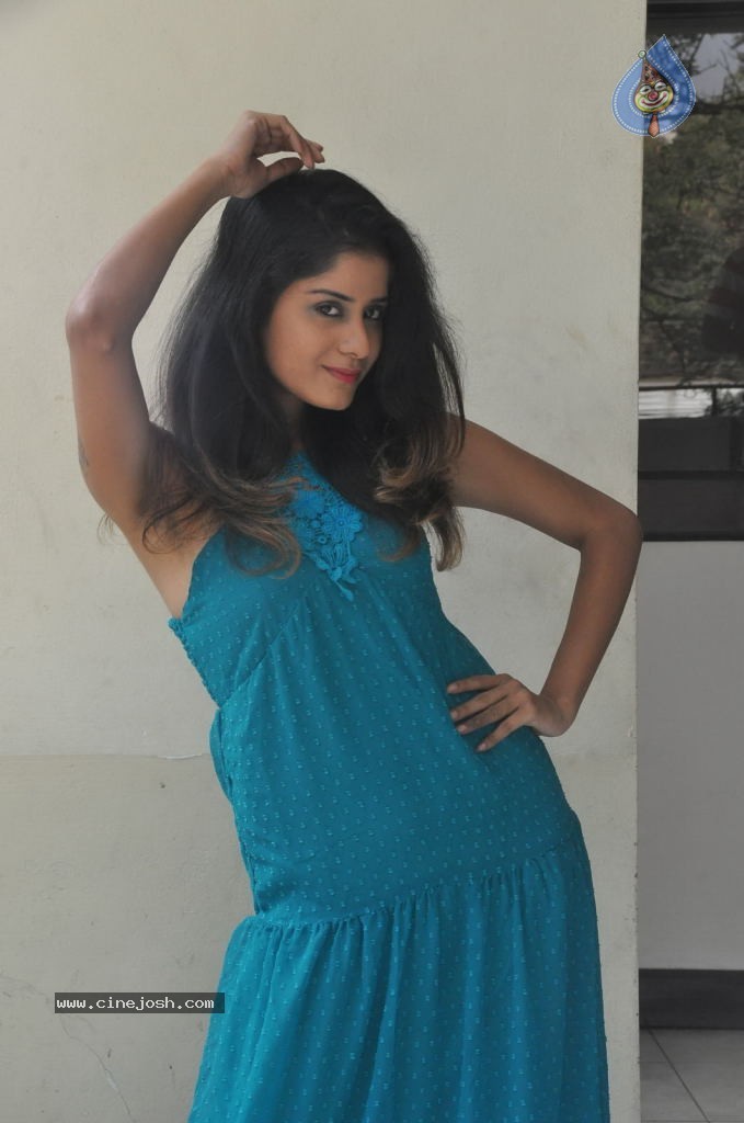 Anukriti Stills - 42 / 53 photos
