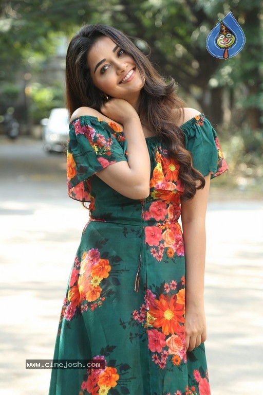 Anupama Parameswaran Latest Pics - 19 / 40 photos