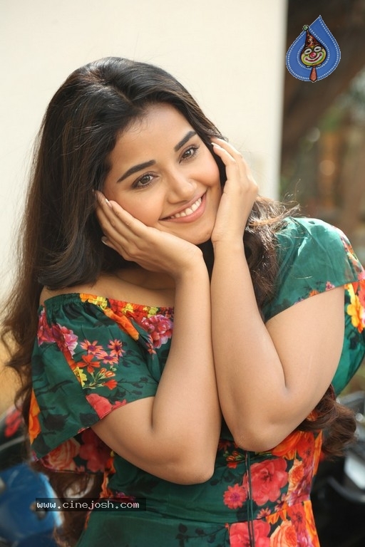 Anupama Parameswaran Latest Pics - 33 / 40 photos