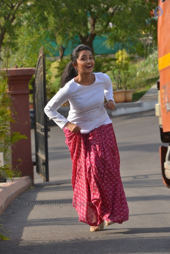 Anupama Parameswaran New Gallery - 22 / 52 photos