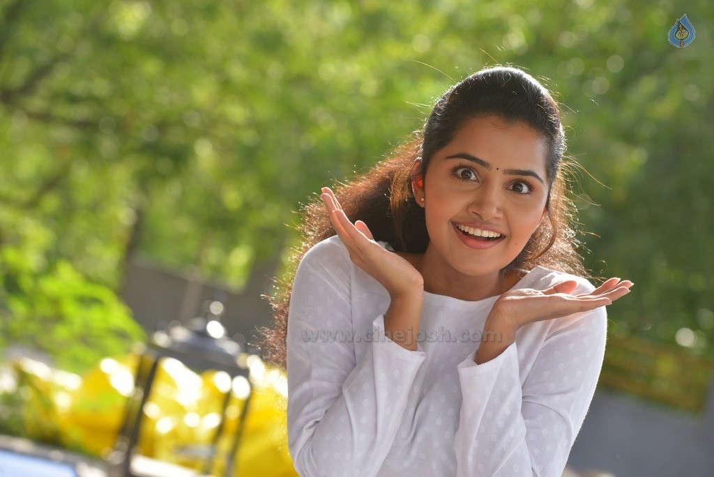 Anupama Parameswaran New Gallery - 25 / 52 photos