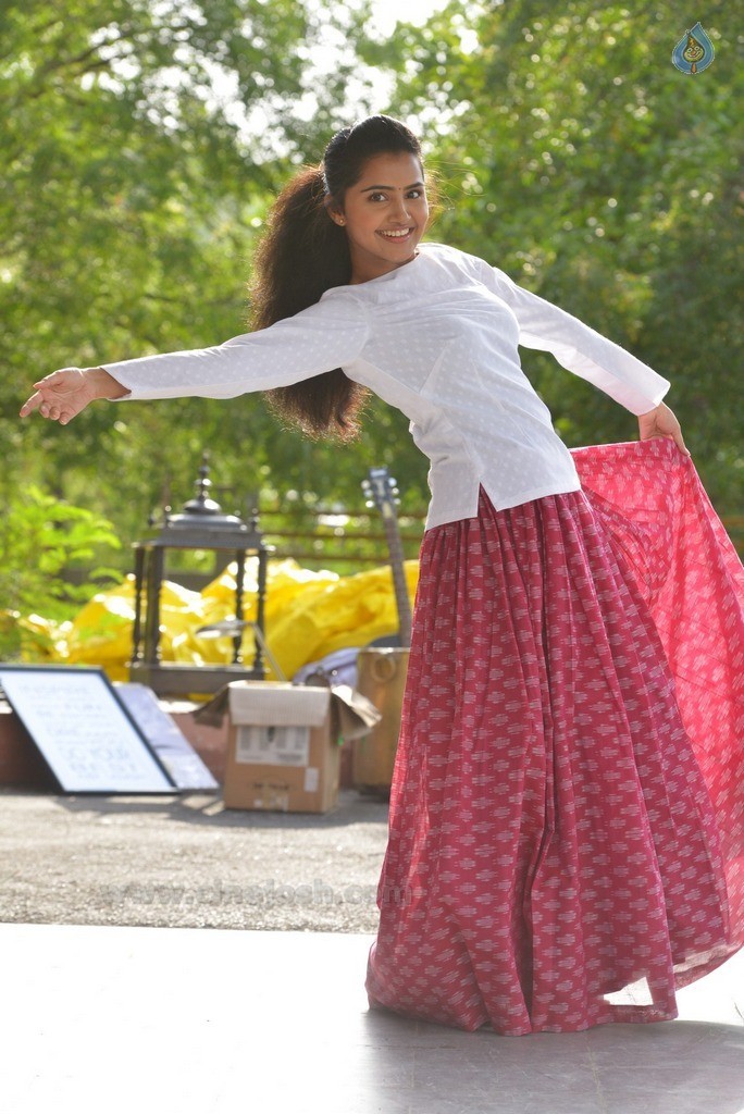 Anupama Parameswaran New Gallery - 26 / 52 photos