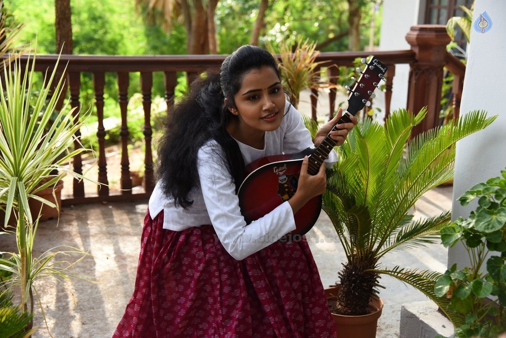 Anupama Parameswaran New Gallery - 27 / 52 photos