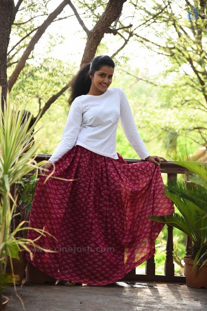 Anupama Parameswaran New Gallery - 30 / 52 photos