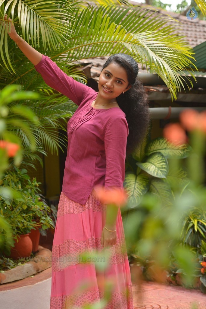 Anupama Parameswaran New Pics - 32 / 35 photos