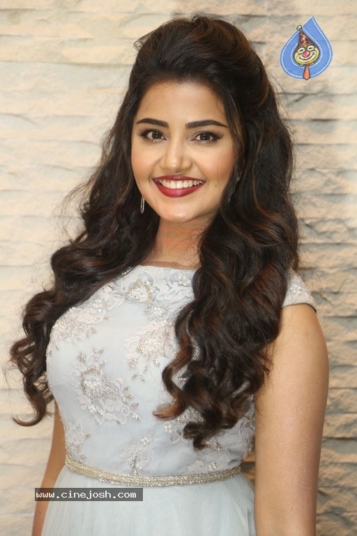 Anupama Parameswaran Stills - 10 / 36 photos