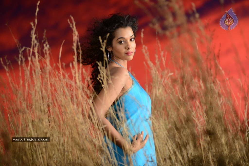 Anupriya Hot Stills - 9 / 119 photos