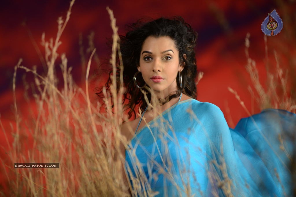 Anupriya Hot Stills - 42 / 119 photos