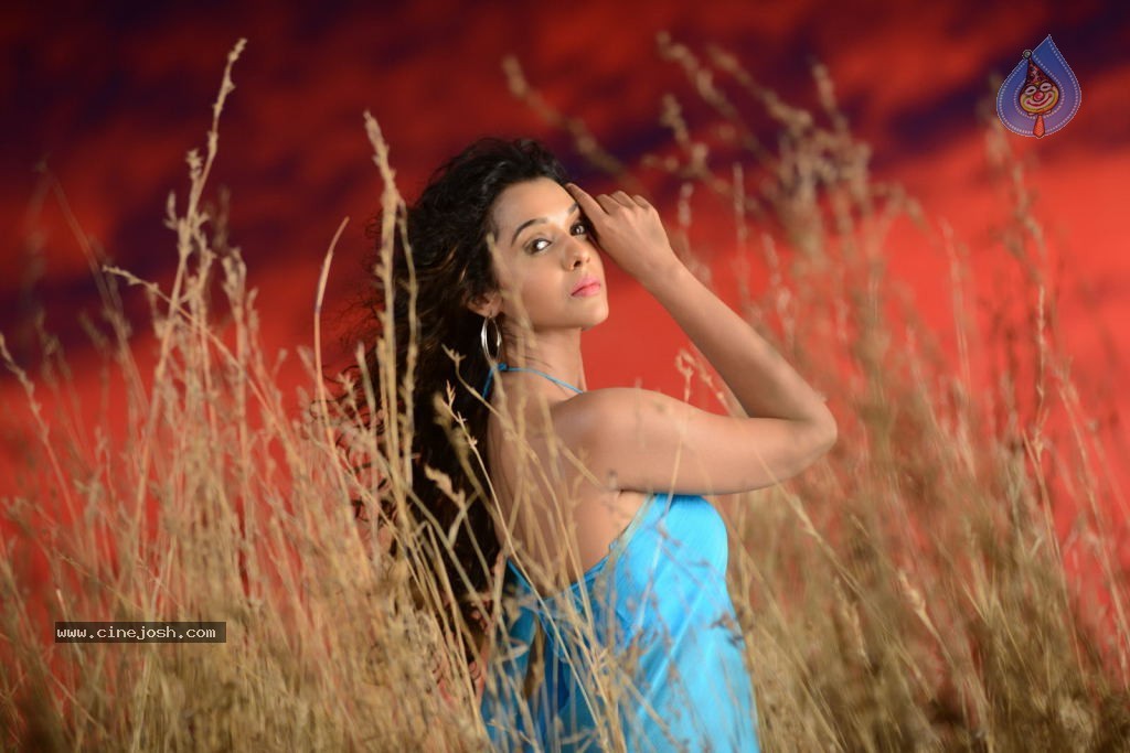 Anupriya Hot Stills - 86 / 119 photos