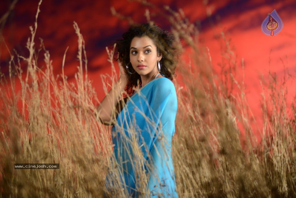 Anupriya Hot Stills - 91 / 119 photos