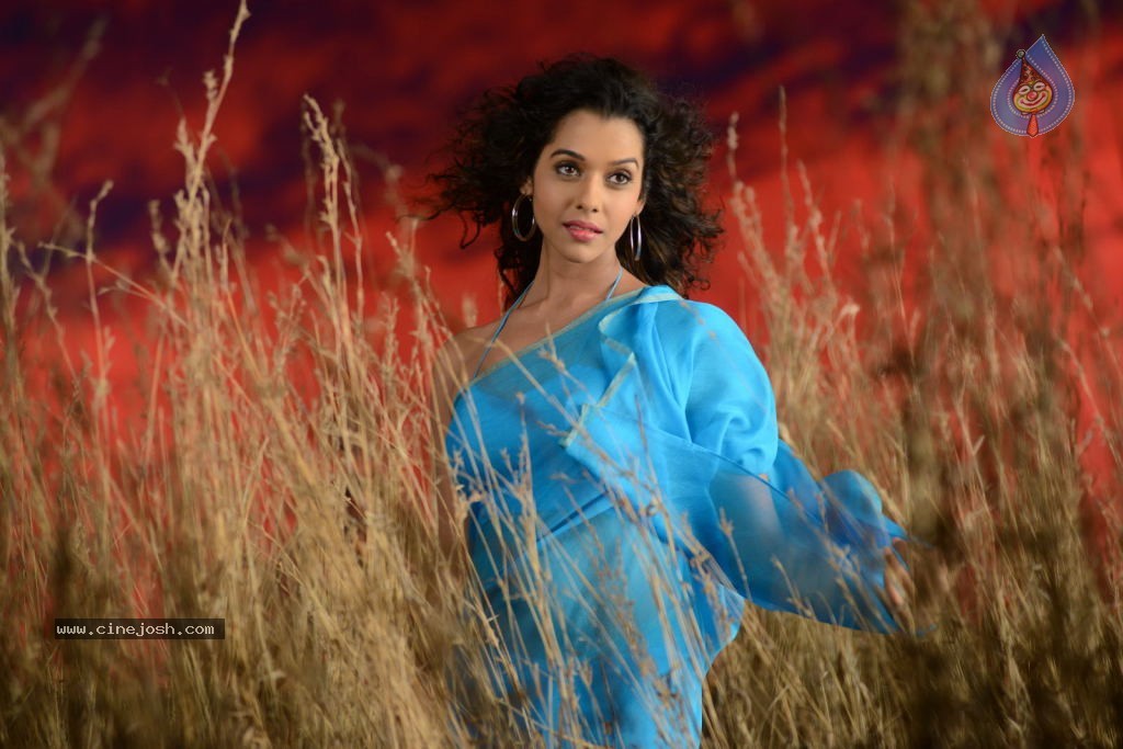 Anupriya Hot Stills - 110 / 119 photos