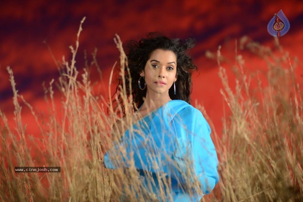 Anupriya Hot Stills - 118 / 119 photos