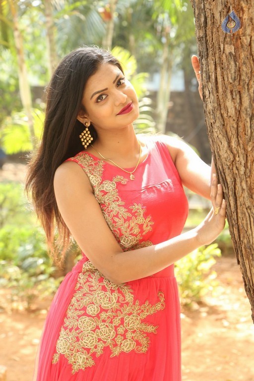 Anusha Latest Gallery - 5 / 37 photos