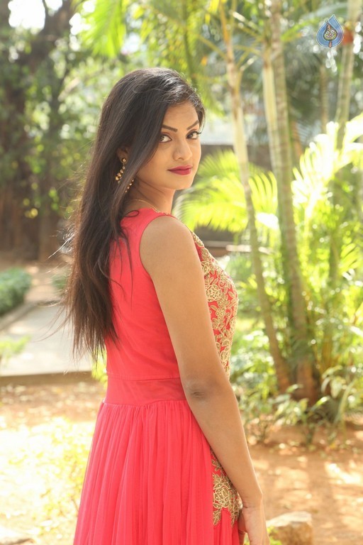 Anusha Latest Gallery - 7 / 37 photos