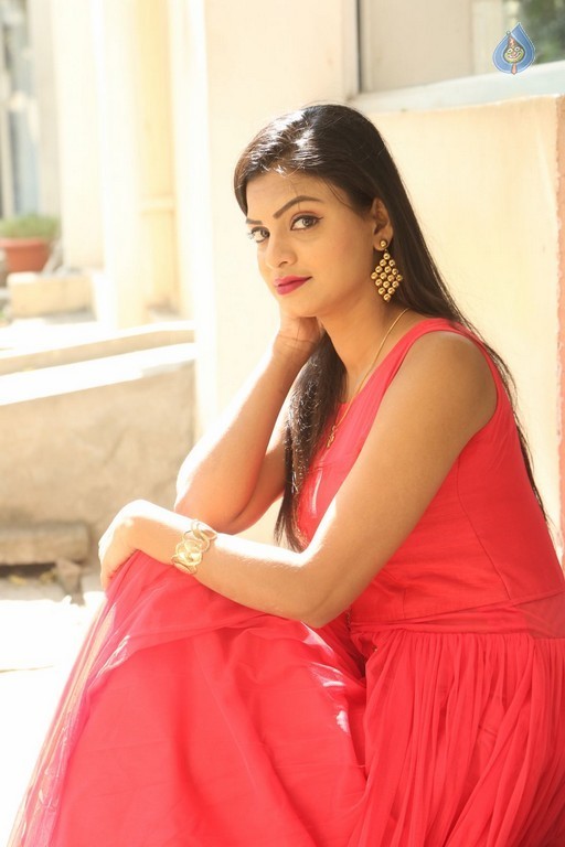 Anusha Latest Gallery - 13 / 37 photos