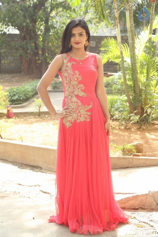 Anusha Latest Gallery - 18 / 37 photos