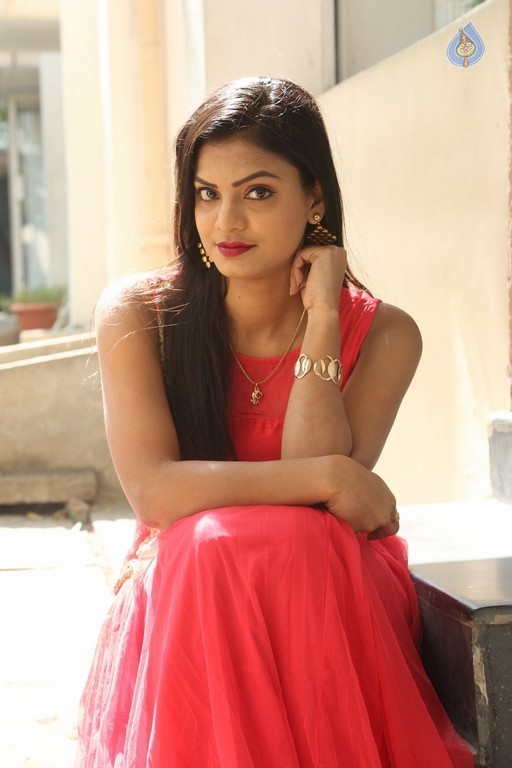 Anusha Latest Gallery - 20 / 37 photos