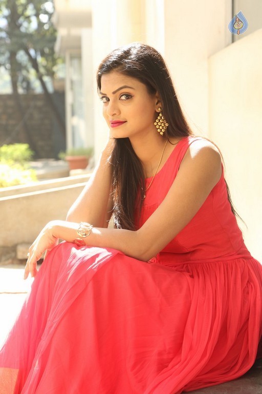 Anusha Latest Gallery - 21 / 37 photos