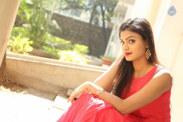 Anusha Latest Gallery - 25 / 37 photos