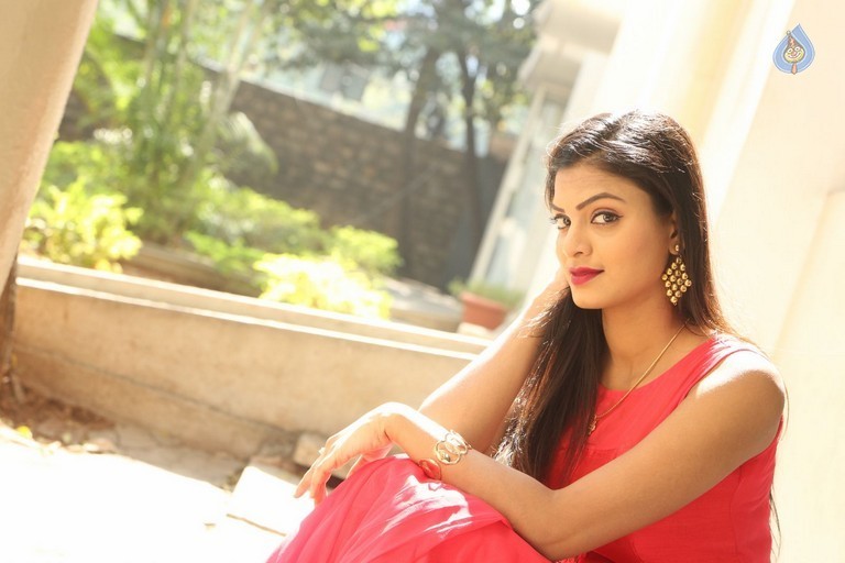 Anusha Latest Gallery - 30 / 37 photos