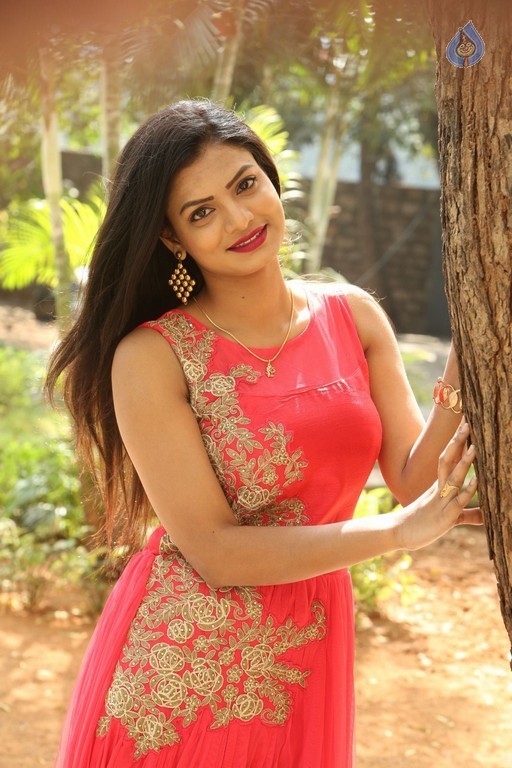 Anusha Latest Gallery - 32 / 37 photos