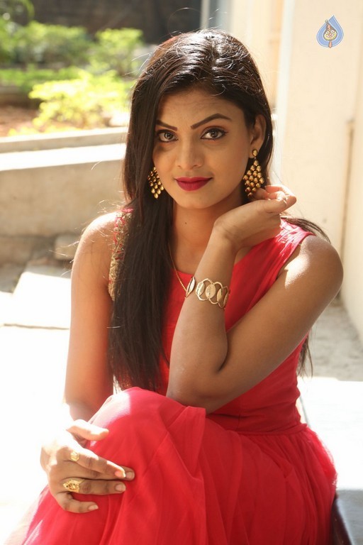 Anusha Latest Gallery - 36 / 37 photos