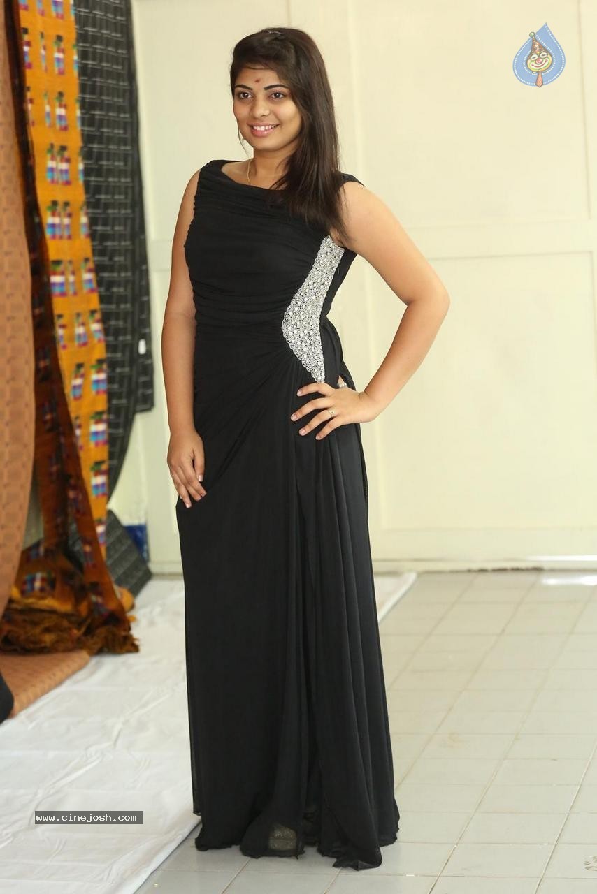 Anusha Latest Gallery - 24 / 63 photos