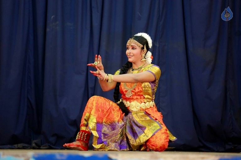 Anusha Nair Latest Photos - 6 / 21 photos