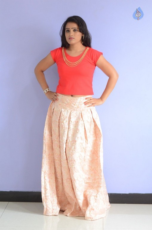 Anusha New Pics - 1 / 39 photos